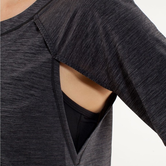 NEW Lululemon Sun Runner Short Sleeve
in Heathered Black & Black Lace. 
Size 8. - Picture 7 of 8